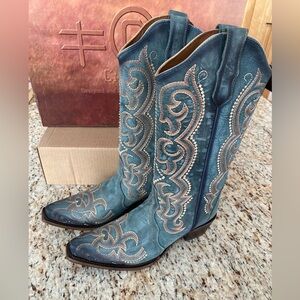 Circle G WOMEN'S EMBROIDERY AND TRIAD BLUE JEAN SNIP TOE COWBOY BOOT